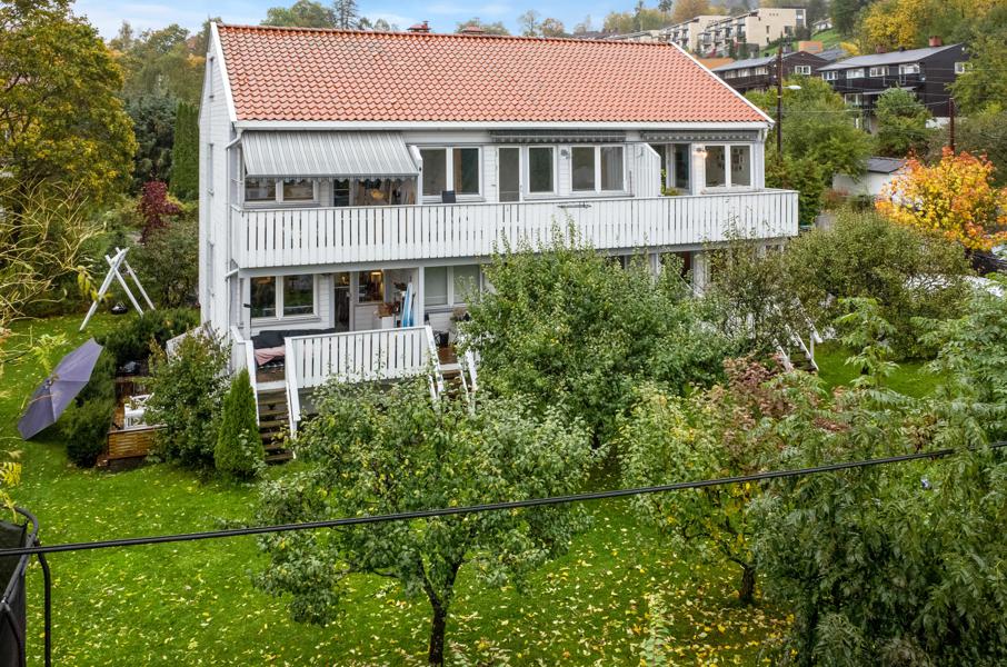 Velkommen til Damveien 18